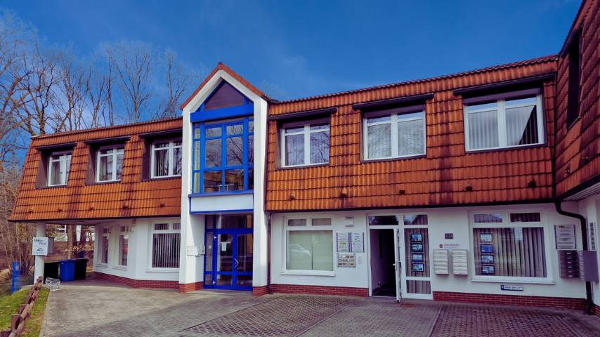 officepoint-berlin-brandenburg.de-office-service-entrance-medium